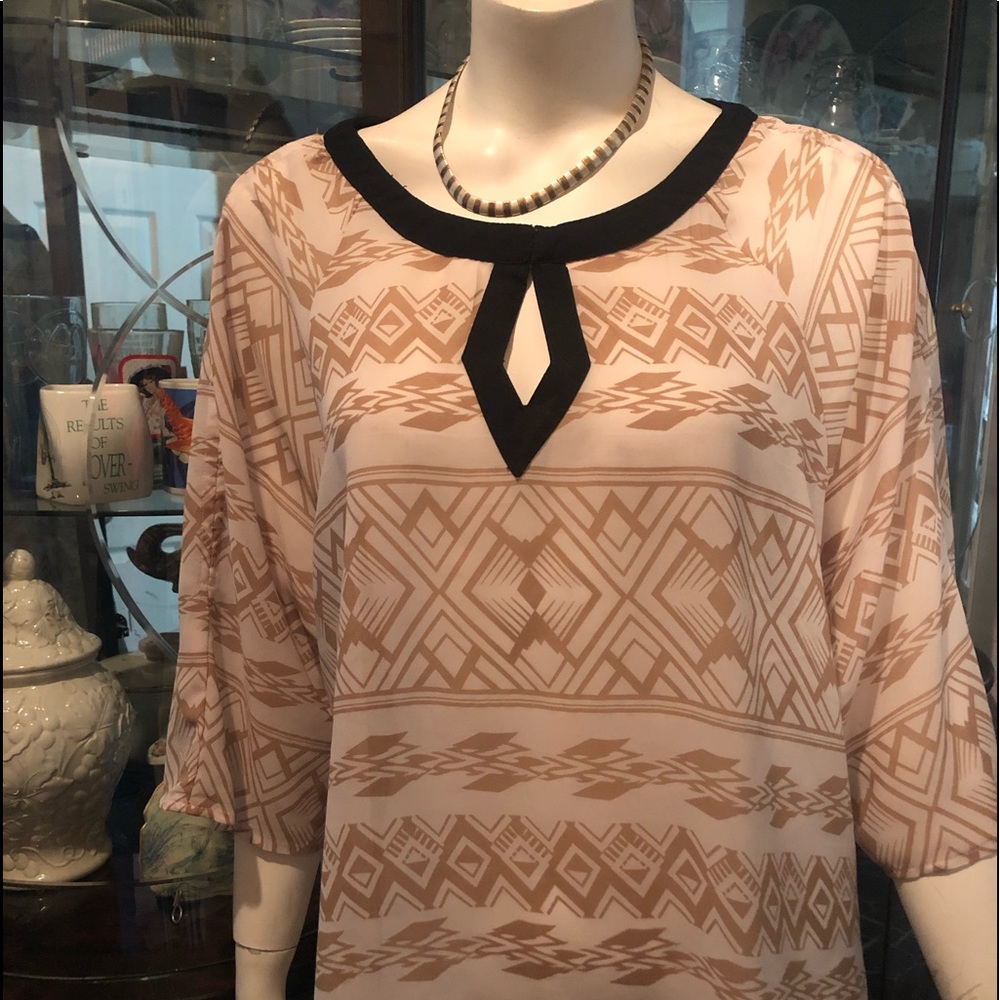 Beautiful, Silky Dressy Top , for any occasion, - Picture 2 of 8